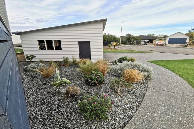 Photo of property in 10 Sylvia Way, Te Horo Beach, Otaki, 5581