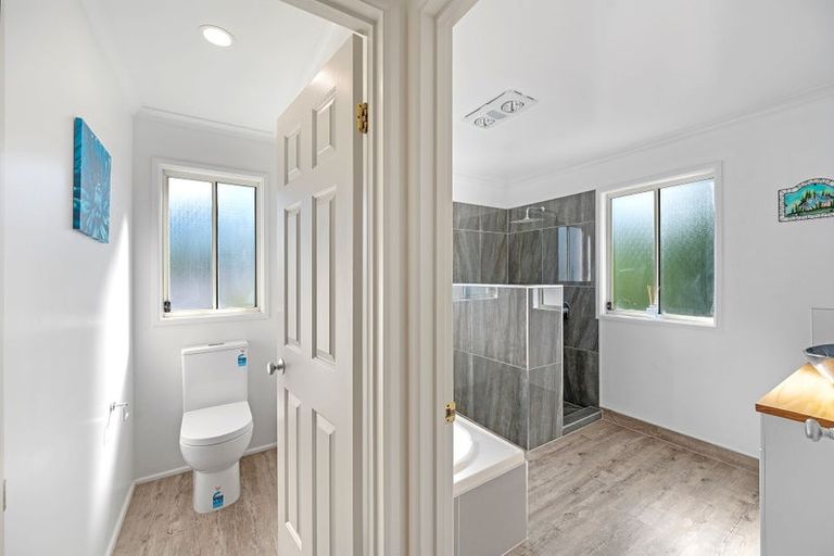 Photo of property in 28 Arataki Road, Havelock North, 4130