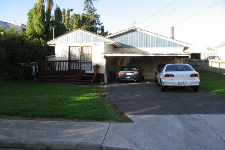 Photo of property in 2/7 Pomelo Road, Te Atatu South, Auckland, 0610