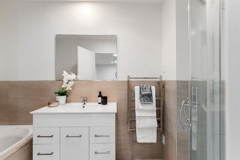 Photo of property in 14 Windfola Parkway, Takanini, 2112