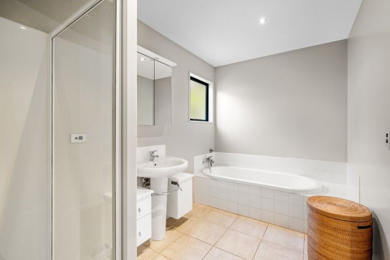 Photo of property in 106a Kings Drive, Wanaka, 9305