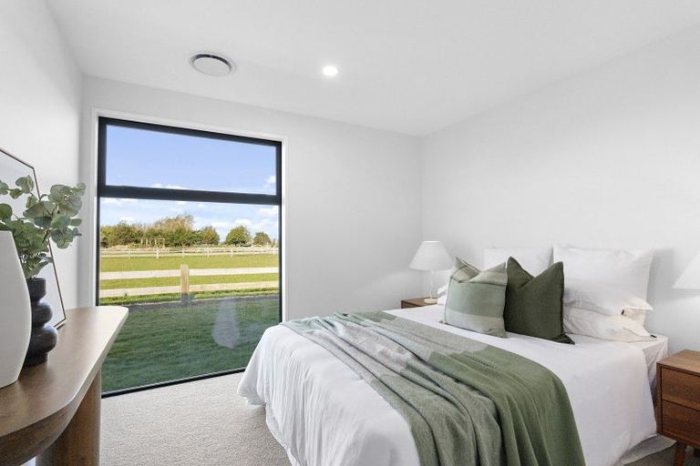 Photo of property in 14 Village Green Drive, Huntingdon, 7774