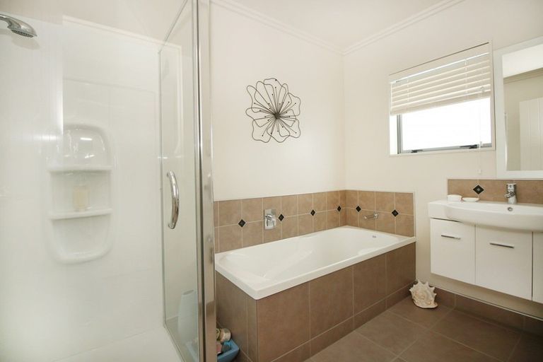 Photo of property in 23 Rosalie Terrace, Kelvin Grove, Palmerston North, 4414