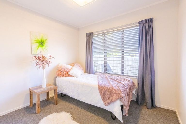 Photo of property in 28 Watts Street, Waipawa, 4210