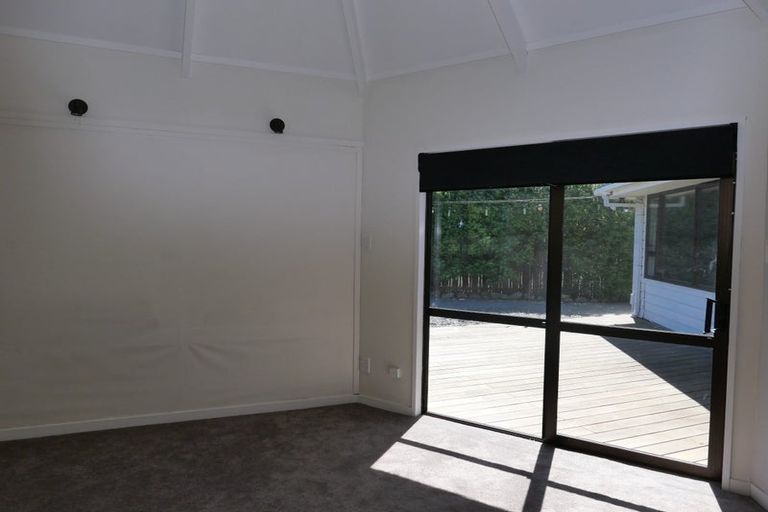 Photo of property in 3 Nugget Grove, Raumati Beach, Paraparaumu, 5032