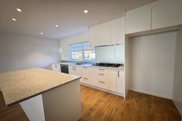 Photo of property in 11 Meritage Lane, Te Atatu South, Auckland, 0610