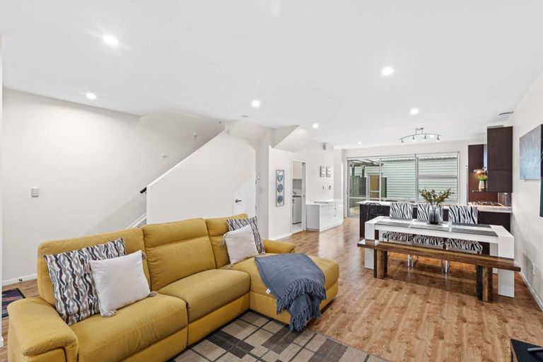 Photo of property in 74 Kuaka Drive, Takanini, 2112