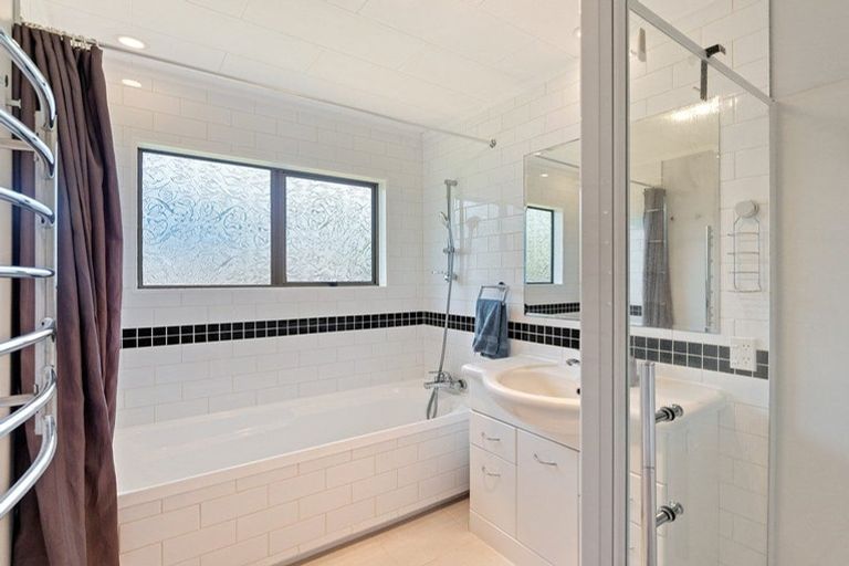 Photo of property in 14a Dale Road, Raumati South, Paraparaumu, 5032