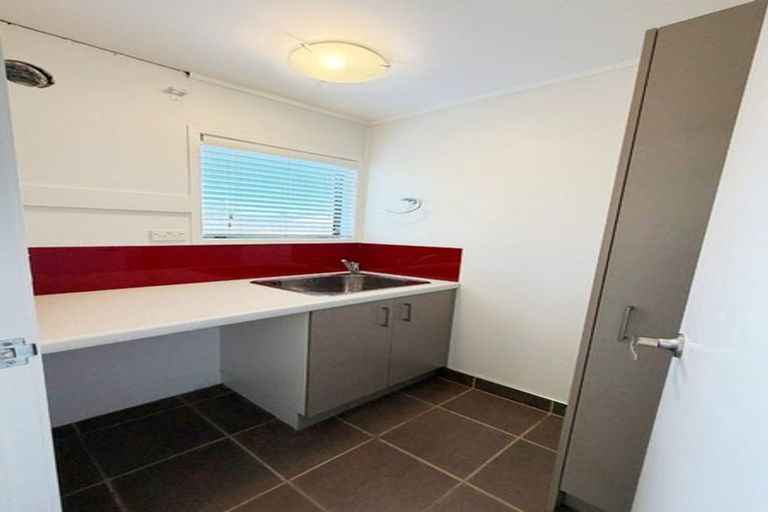 Photo of property in 13 Jenanne Place, Totara Vale, Auckland, 0629
