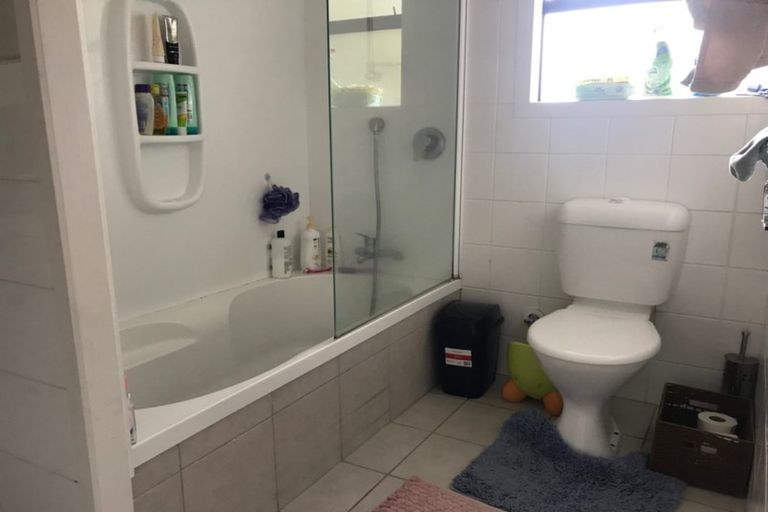 Photo of property in 47 Larnoch Road, Henderson, Auckland, 0610