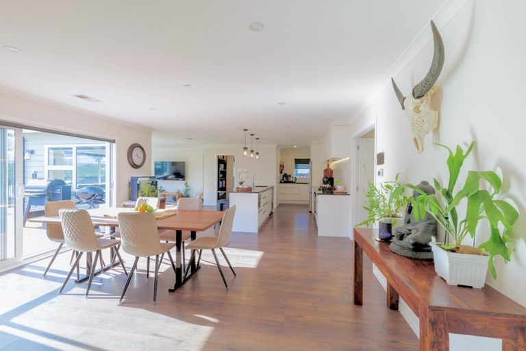 Photo of property in 33 Rochdale Drive, Churton Park, Wellington, 6037