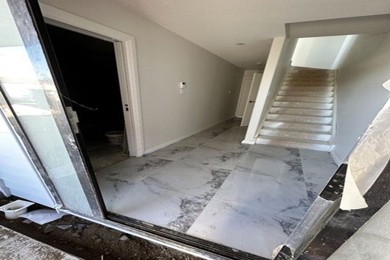 Photo of property in 2e Convair Crescent, Mangere, Auckland, 2022