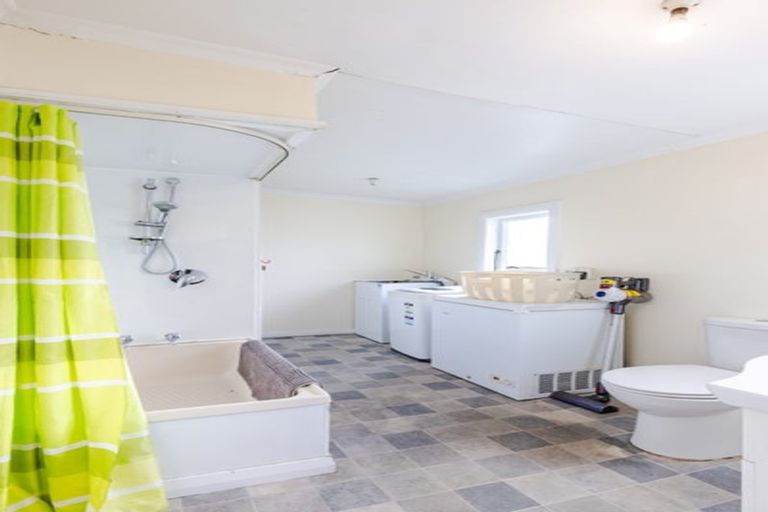 Photo of property in 32 Bathgate Street, South Dunedin, Dunedin, 9012