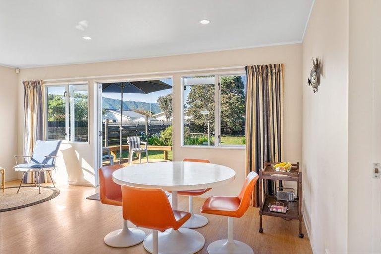 Photo of property in 114 Field Way, Waikanae Beach, Waikanae, 5036