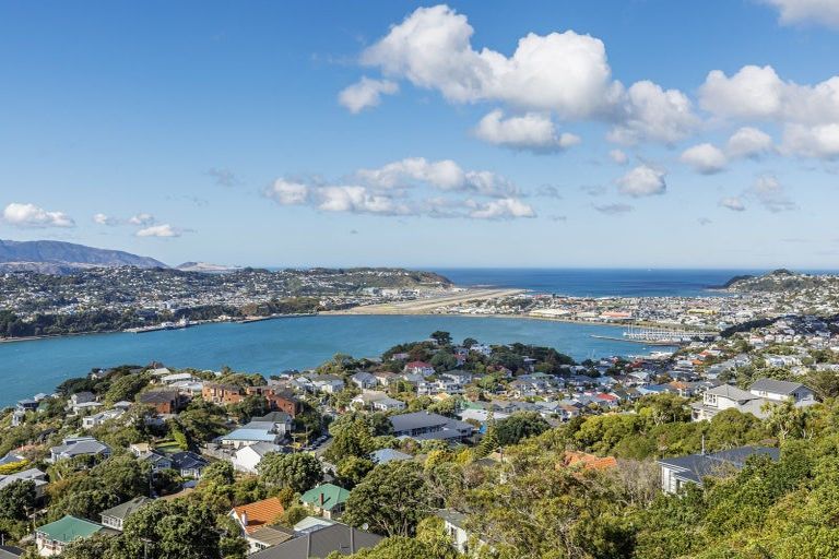 Photo of property in 25u3 Thane Road, Roseneath, Wellington, 6011