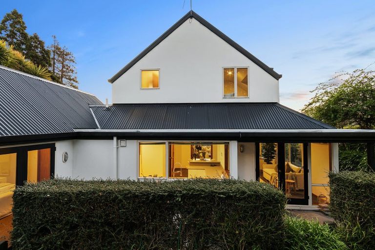 Photo of property in 2/118 Centaurus Road, Huntsbury, Christchurch, 8022