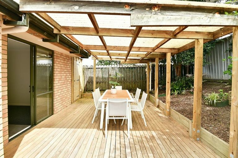 Photo of property in 30 Cabeleigh Drive, Helensville, 0800