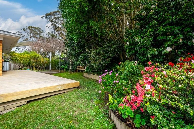 Photo of property in 1/28a Ravenwood Drive, Forrest Hill, Auckland, 0620