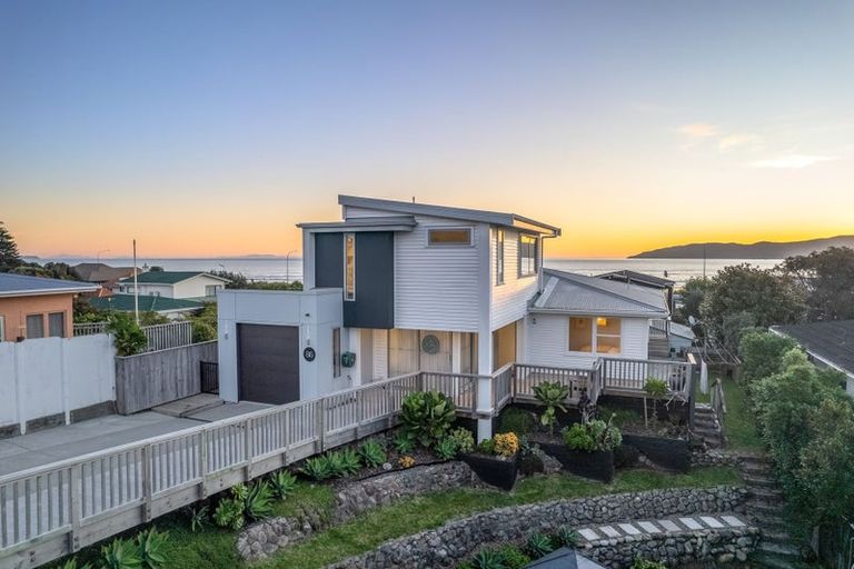 Photo of property in 86 Seaview Road, Paraparaumu Beach, Paraparaumu, 5032