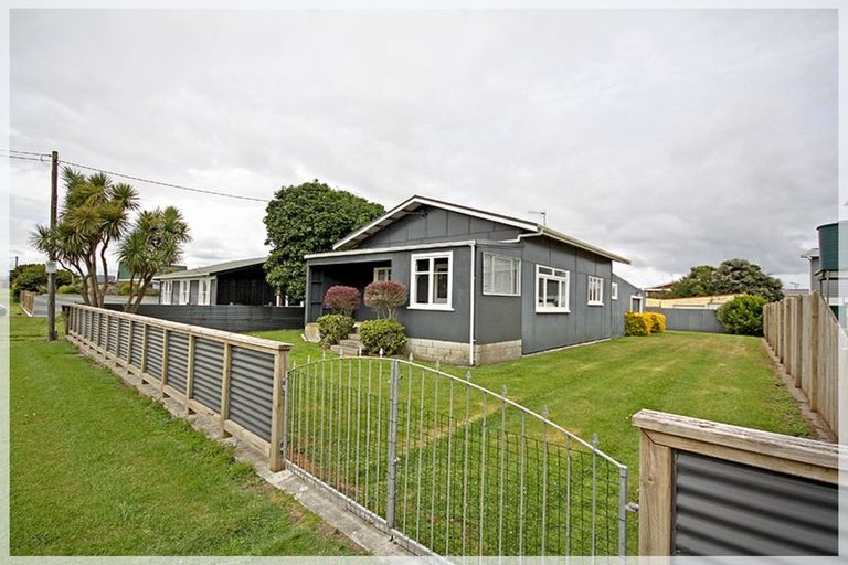 Photo of property in 28 Shortt Street, Foxton Beach, Foxton, 4815