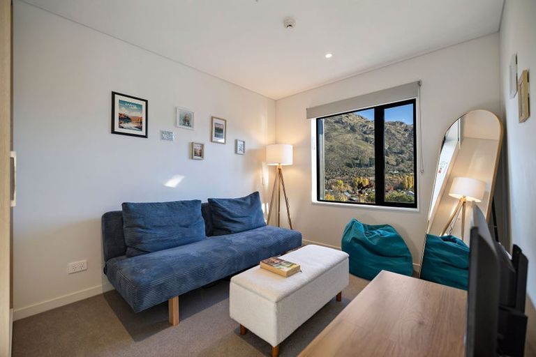 Photo of property in Toru Apartments, 702/10 Copper Beech Avenue, Frankton, Queenstown, 9300