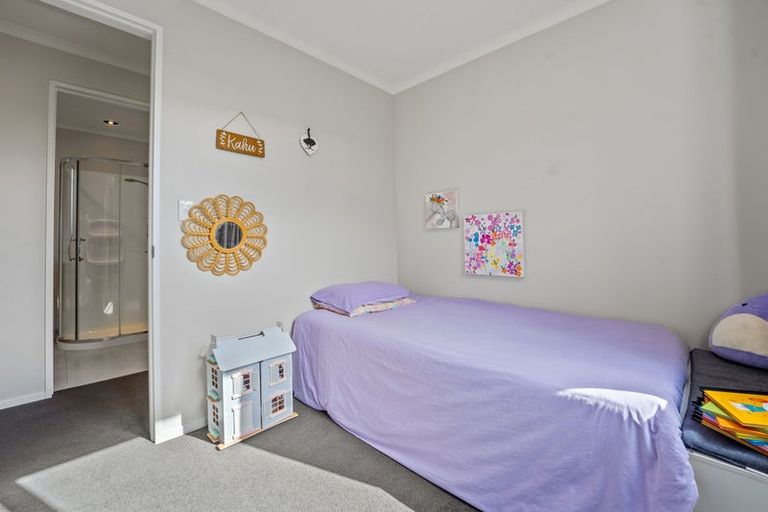 Photo of property in 24 Ahunga Road, Karaka, Papakura, 2113