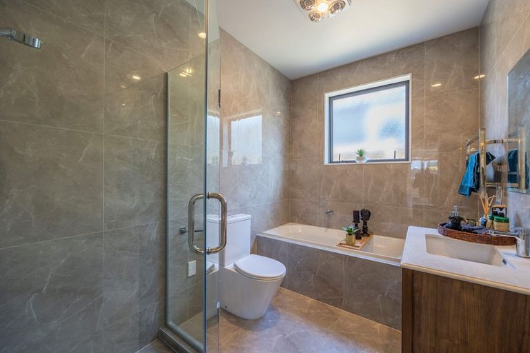 Photo of property in 7 Ropere Street, Kumeu, 0810