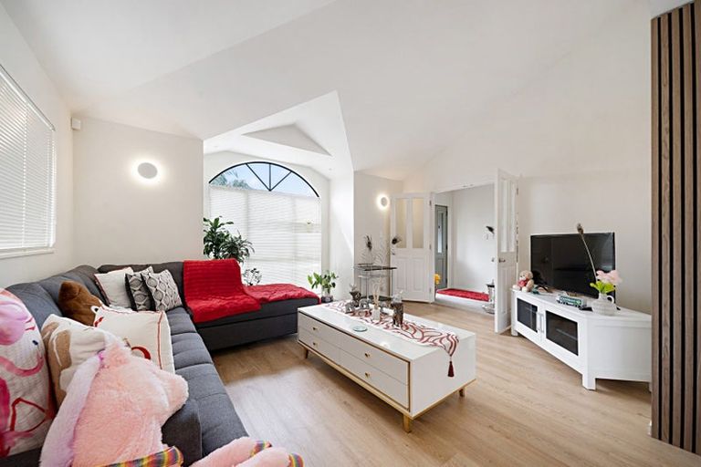 Photo of property in 4 San Ambrosio Rise, Henderson, Auckland, 0612