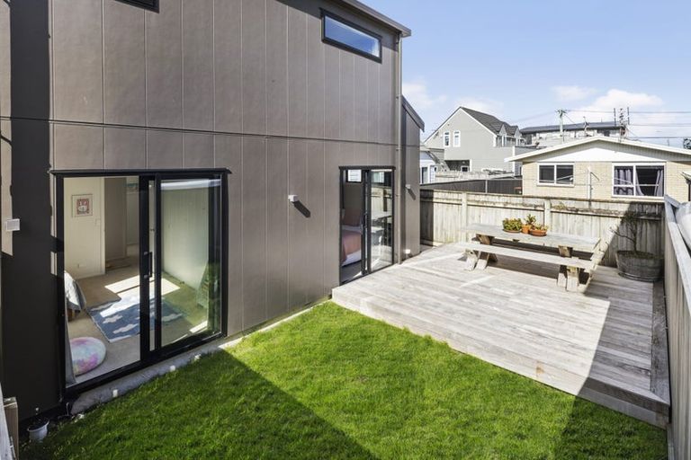 Photo of property in 112a Freyberg Street, Lyall Bay, Wellington, 6022