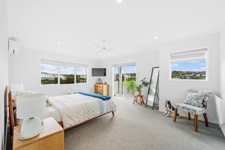 Photo of property in 92 Arran Point Parade, Orewa, 0931