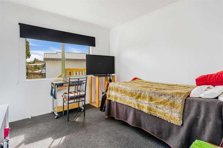 Photo of property in 1 Maywood Crescent, Glen Eden, Auckland, 0602