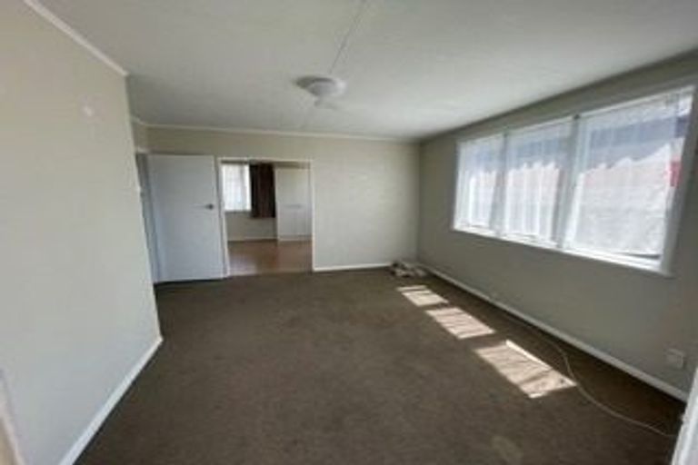 Photo of property in 47 Luckens Road, West Harbour, Auckland, 0618