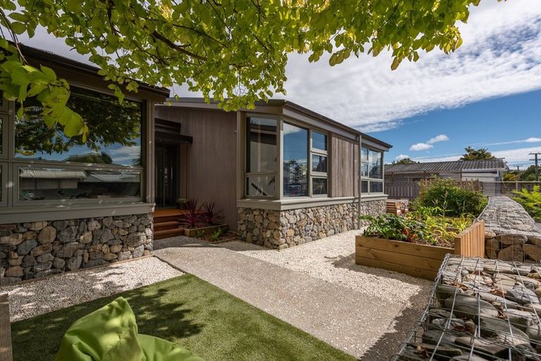 Photo of property in 6 Rahana Way, Waikanae, 5036