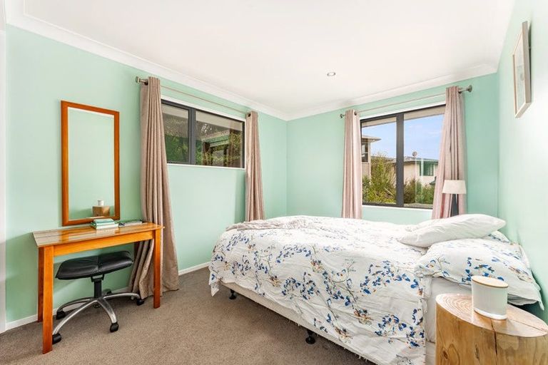 Photo of property in 8 Botany Lane, Whitby, Porirua, 5024