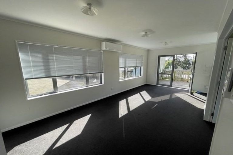 Photo of property in 7 Mirage Place, Beach Haven, Auckland, 0626