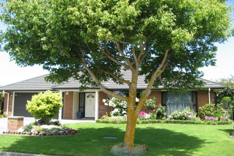 Photo of property in 8 Huntingdon Place, Avonhead, Christchurch, 8042