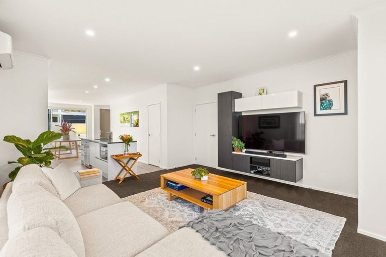 Photo of property in 69 Karepiro Drive, Stanmore Bay, Whangaparaoa, 0932