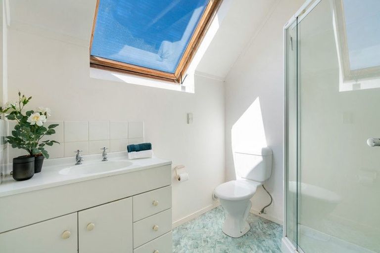 Photo of property in 1/12 Coroglen Avenue, Birkenhead, Auckland, 0626