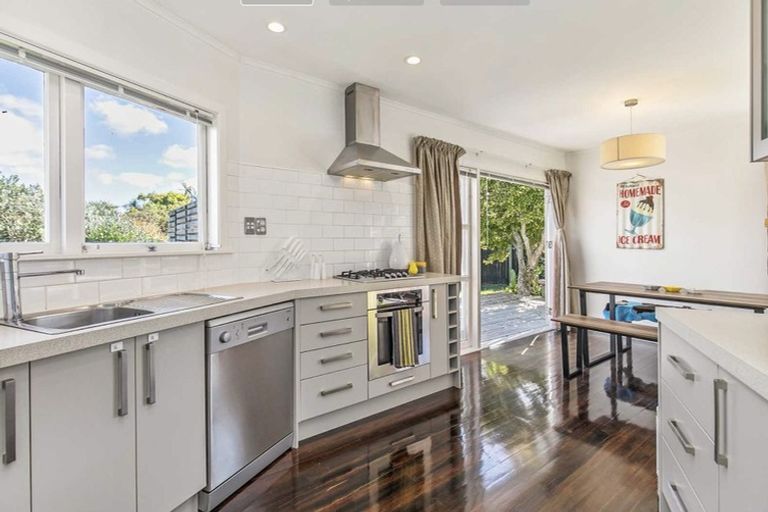 Photo of property in 15 Saffron Street, Birkdale, Auckland, 0626