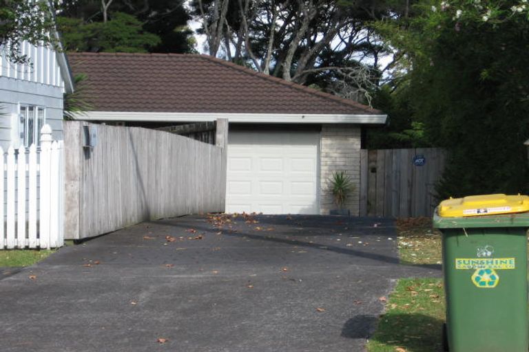 Photo of property in 2 Golf Road, New Lynn, Auckland, 0600