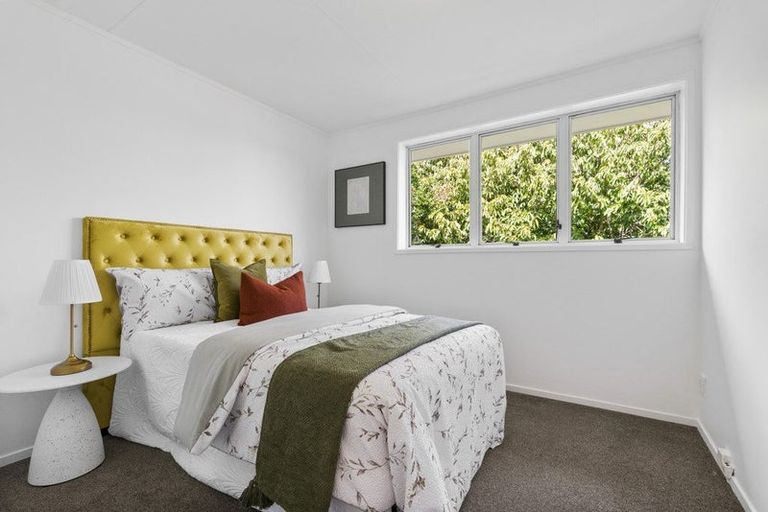 Photo of property in 1 Phillip Parade, Forrest Hill, Auckland, 0620