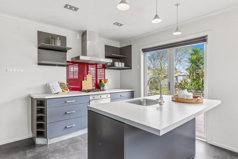 Photo of property in 27 Rospeath Crescent, Spotswood, New Plymouth, 4310