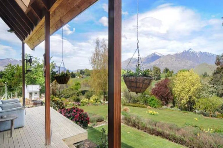 Photo of property in 58 Mountain View Road, Dalefield, Queenstown, 9371