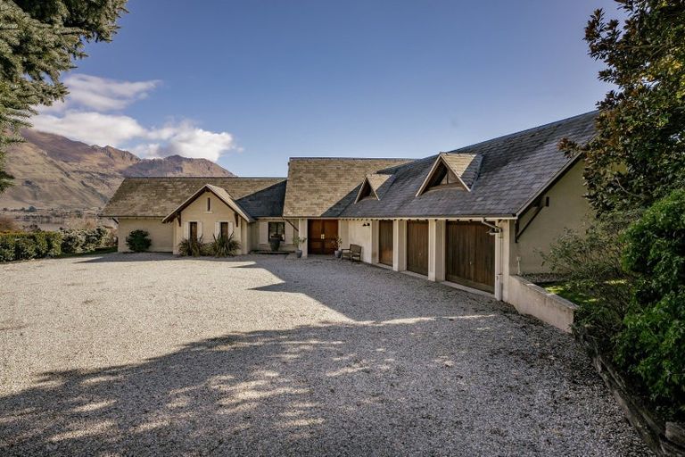Photo of property in 186 Beacon Point Road, Wanaka, 9305