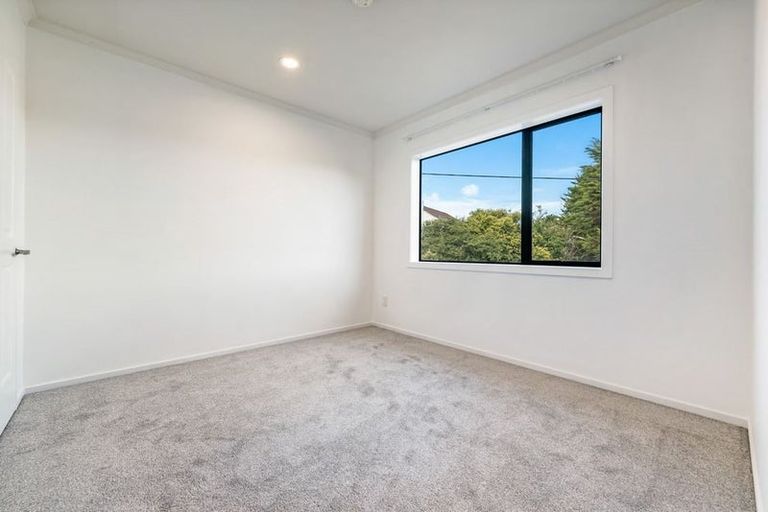 Photo of property in 4/2 Swan Hill Drive, Glen Eden, Auckland, 0602
