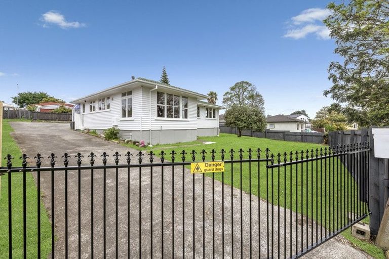 Photo of property in 56 Kemble Close, Mangere, Auckland, 2022