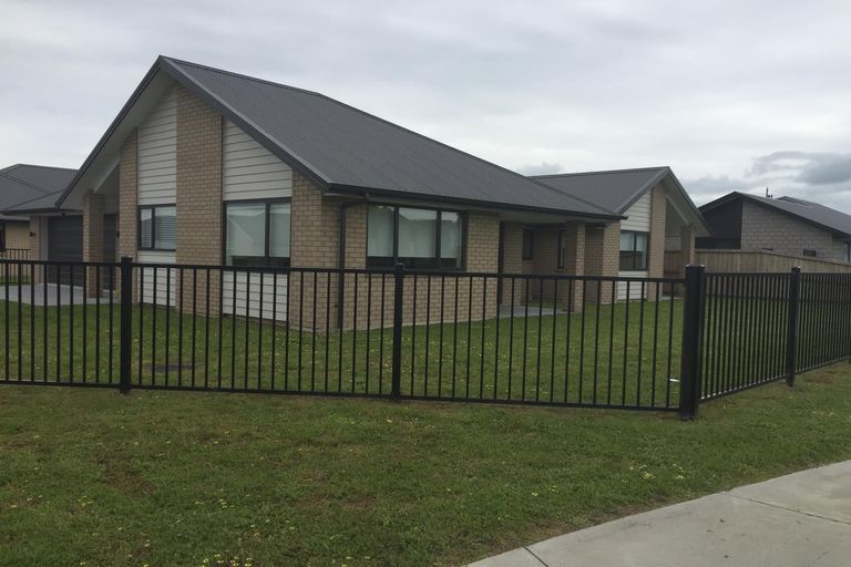 Photo of property in 16 Ruru Street, Cambridge, 3434