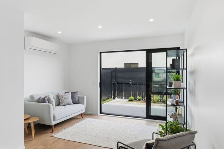 Photo of property in 1 Erina Road, Wiri, 2104