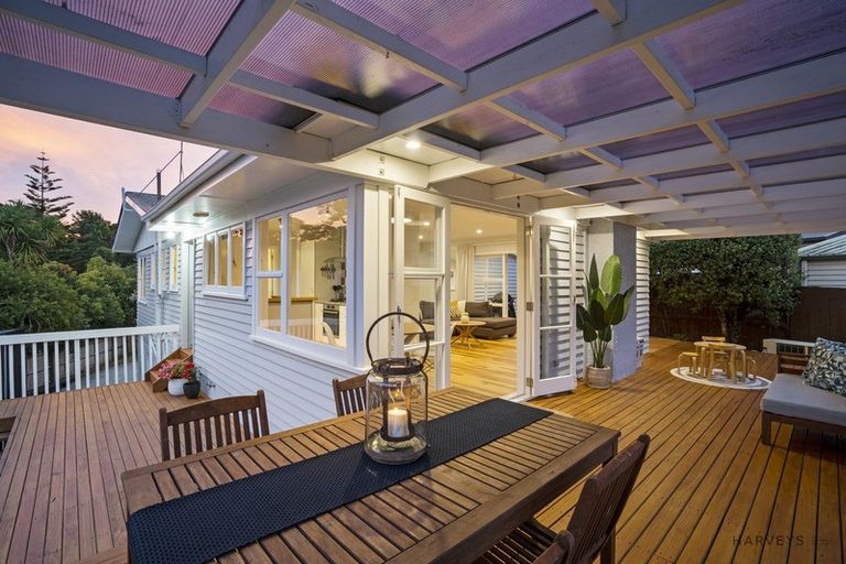 Photo of property in 14 Willowbrook Place, Titirangi, Auckland, 0604