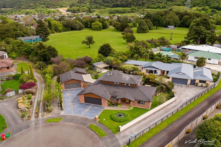 Photo of property in 21 Galveston Grove, Totara Park, Upper Hutt, 5018